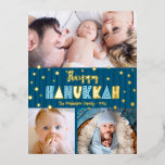 3 Foto Happy Hanukkah Modern Aquamarin Blue Real G Folien Feiertagspostkarte<br><div class="desc">"Happy Hanukkah." Spaß, spielerisch, skurril, handgefertigt echte Goldfolie und hellblaue Typografie, eine zufällige Goldfolie Star of David Muster, und die blau gezeichneten Linien der Mitternacht überlagern einen dunkelblauen Hintergrund. Fügen Sie 3 Fotos Ihrer Wahl hinzu, um den Eintritt in Hanukkah mit dieser atemberaubenden, farbenfrohen, personalisierten echten Goldfolie zu erleichtern Postcard...</div>