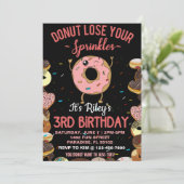 3. Geburtstag Donut Thema Funny Zitat Einladung (Stehend Vorderseite)