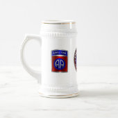 3. Im Flugzeug Abteilung 505. PIR Bierglas (Links)