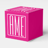 3 Initialmonogramm | Weiß auf heiß rosa Geschenkschachtel (Vorderseite)
