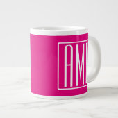 3 Initialmonogramm | Weiß auf heiß rosa Jumbo-Tasse (Vorderseite Rechts)