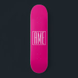 3 Initialmonogramm | Weiß auf heiß rosa Skateboard<br><div class="desc">Cool und modern.</div>