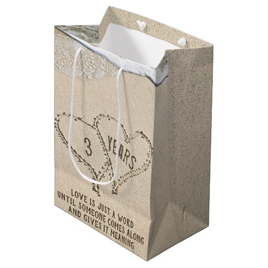 3. Jubiläum Beach Hearts Mittlere Geschenktasche Geschenktüte (Vorderseite Schrägansicht)