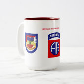 3. KAVALLERIE-TASSE DES GESCHWADER-73. ZWEIFARBIGE TASSE (Vorderseite Links)