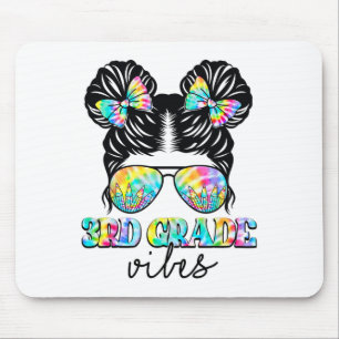 3. Klasse Vibes Messy Hair Bun Girl Ck zur Schule  Mousepad