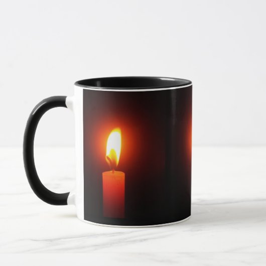 3 LIT RED CANDLES AUF KAFFEE-TASSE TASSE (Links)