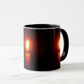 3 LIT RED CANDLES AUF KAFFEE-TASSE TASSE (VorderseiteRechts)