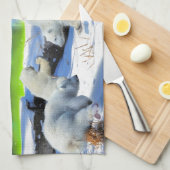 3 Polar Bear Cubs Playing in Snow - Earth Day Art Handtuch (Viertel Falte)