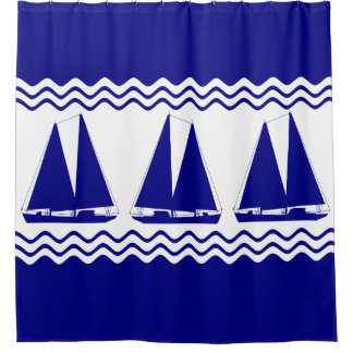 3 Segelboote in blau-weißer Küstendekoration Duschvorhang