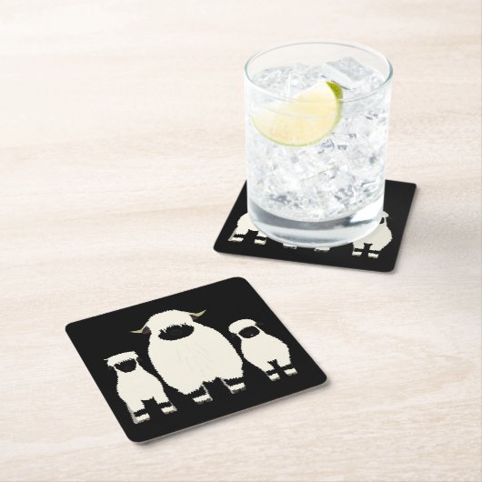 3 Walliser Schwarzer Nasenschaf in einer Reihe Rechteckiger Pappuntersetzer (Vor Ort)