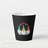 3 Weihnachtsgnomen Milchtasse (Vorderseite)