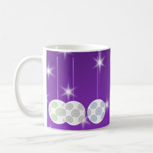 3 weißer Strudel-Entwurfs-Weihnachtsflitter. Auf Kaffeetasse