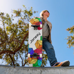 3D Bright Rainbow Random Cubes auf weißem Namen Skateboard