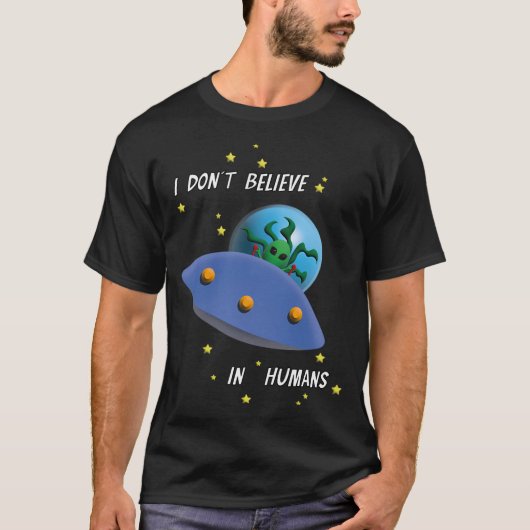 3D-Illustration einer Alien über sein Raumschiff m T-Shirt (Vorderseite)