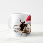 3D Niedliche Guinea mit Weihnachtsmannmütze Kaffeetasse (Vorderseite Links)