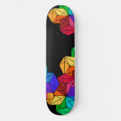 3D-Rainbow-Random-Cube-Dreiecke auf schwarz Skateboard (Vorderseite)