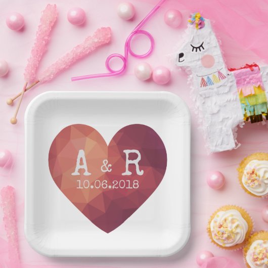 3d rote Herzklopfen Monogramm und Datum Pappteller (Party)