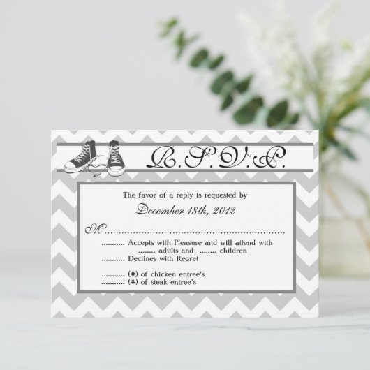 3x5 R.S.V.P. Antwortkarte Teenager Sneakers Zickza RSVP Karte (Stehend Vorderseite)