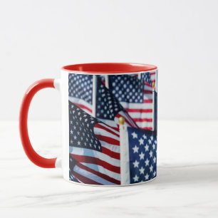 400 Flaggen, die stolz auf einem Feld wehen Tasse