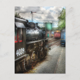 4039 - Im Bahnhof Postkarte