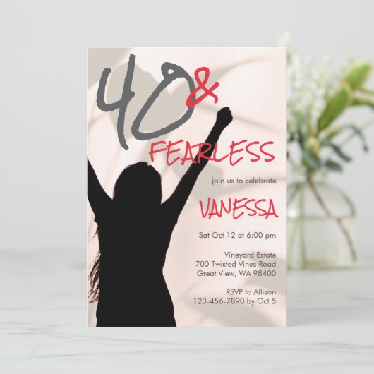40 and Fearless Edgy Name Font 40th Birthday Einladung (Stehend Vorderseite)