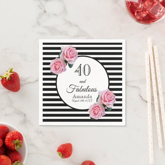 40 fabelhafte rosa Rosen Schwarz-weiße Streifen Na Serviette (Beispiel)