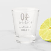 40 & fabulous gray yellow birthday calligraphy  schnapsglas (Rückseite)
