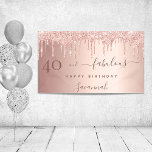 40 Fantastische Geburtstagsfeier Rose Gold Rosa Tr Banner<br><div class="desc">Ein Banner für eine gmädchenhafte und glamouröse 40. & Fabulous Geburtstagsparty. Ein Imitat Rose goldener Farbverlauf Hintergrund mit Rose Gold,  rosa Tropfen,  Farbe Tropfen Aussehen. Mit dem Text: 40 und fabelhaft   Glücklich Geburtstag. Personalisieren und hinzufügen von Alter und Namen. Perfekt sowohl als Begrüßungsbanner als auch als Party.</div>