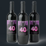 40 Fantastischer Geburtstag schwarzer lila Glitzer Weinetikett<br><div class="desc">Für ein modernes, trendiges und glamouröses 40. Party. Ein klassisch eleganter schwarzer Hintergrund mit dunkelfarbenen lila Imitaten Glitzer-Tropfen, Maltropfen aussehen. Mit dem Text: 40 und Fabulous. Personalisieren und einen Namen hinzufügen. Lila Text. Das Wort Fabulous wird mit einem modernen handgeschriebenen Stilskript geschrieben. Nummer 40 wird mit einem Schriftart im Ballonstil...</div>