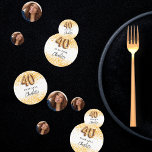 40. Geburtstag Glitzer Konfetti<br><div class="desc">Für ein elegantes Party zum 40. Geburtstag. Ein schick weißer Hintergrund. Dekoriert mit Imitaten Gold Glitzer,  Glitzern. Personalisieren und einen Namen hinzufügen. Der Name wird mit einem handgeschriebenen Stilskript geschrieben. Nummer 40 mit Schriftart im Ballonstil.</div>