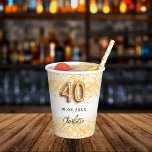 40. Geburtstag Glitzer Pappbecher<br><div class="desc">Für ein elegantes Party zum 40. Geburtstag. Ein schick weißer Hintergrund. Dekoriert mit Imitaten Gold Glitzer,  Glitzern. Personalisieren und einen Namen hinzufügen. Der Name wird mit einem handgeschriebenen Stilskript geschrieben. Nummer 40 mit Schriftart im Ballonstil.</div>