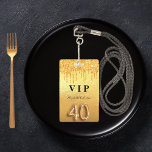 40. Geburtstag Gold Glitzer Tropfen VIP Ausweis<br><div class="desc">Ein modernes, stilvolles und glamouröses Abzeichen für ein 40. Party. Ein glänzender goldgelber Hintergrund mit Imitaten Glitzer Tropfen, Farbe tropfend aussehen. Der Name ist mit einem modernen handgeschriebenen Stilskript geschrieben. Mit dem Text: VIP Nummer 40 ist geschrieben mit einem ballon Stil Schriftart, Skript. Zurück: Datum des Party und der Veranstaltungsadresse....</div>