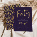 40. Geburtstag Lila Gold Gemustert zurück Einladung<br><div class="desc">Diese trendige Einladung enthält eine Skriptüberschrift und Ihre persönlichen Informationen. Fügen Sie mithilfe des Vorlagenformulars Ihre Party-Daten hinzu. Mit der Funktion Anpassen können Sie den Stil des Schriftartes ändern und Text hinzufügen oder löschen.</div>
