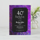 40. Geburtstag Lila und schwarzes Party Einladung (Stehend Vorderseite)