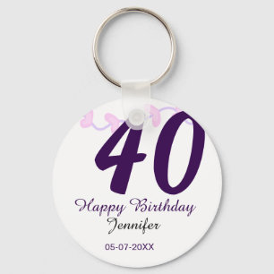 40. Geburtstag Name Datum Jahr lila floral Pin Schlüsselanhänger