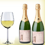 40. Geburtstag Party Foto Rose Gold Glitzer rosa Schaumweinetikett<br><div class="desc">Ein Schaumweinetikett für eine mädchenhafte und glamouröse 40. Geburtstagsfeier (oder jedes Alter). Ein Imitat Rose gold metallische Hintergrund mit einem eleganten Imitat Rose Gold Glitzer Tropfen, Farbe Tropfen aussehen. Personalisieren und fügen Sie Ihr eigenes Foto des Geburtstagsmädchens hinzu. Der Text: Der Name ist in dunklem Rose-Gold geschrieben, mit einem großen,...</div>