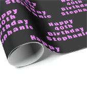 40. Geburtstag Party Name Schwarzes Lila Muster Geschenkpapier (Rolleneckpunkt)