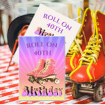 40. Geburtstag Retro Roller Skate Sunbeam Einladung<br><div class="desc">Eine 40. Geburtstags-Party Einladung aus den 70er Jahren mit einem großen Rollenpaar Skaten. Ändern Sie einfach die Informationen für Ihre eigene Geburtstagseinladung. Lila und gelbe Sonnenstrahlen sind ebenfalls auf der Karte zu sehen,  die einen 40. Geburtstag verkündet. Von einer Reihe individueller persönlicher stationärer Arbeiten aus Chessie's Fine Designs.</div>