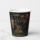 40. Geburtstag - Sie küsst ihre 30er Pappbecher (Vorderseite)