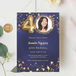 40. Geburtstagsnavy blauen Goldstars Foto Luxus Einladung<br><div class="desc">Ein modernes,  stilvolles Foto für ein 40. Party. Ein marineblau-blauer Hintergrund,  mit goldenen Imitaten dekoriert. Die blaue Farbe ist ungleichmäßig. Personalisieren Sie Ihre Foto- und Party-Daten und fügen Sie diese hinzu.</div>