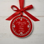 40. Hochzeitstag Rotes Foto Keepake Ornament<br><div class="desc">Geben Sie Mama und Vater einen Sake, um als tägliche Erinnerung dieses wichtigen ehelichen Meilensteins zu dienen. Dieses 40-jährige Hochzeitsjubiläum roten Damast und Imitat Diamanten Design ist einzigartig für diesen Anlass geeignet. Fügen Sie einfach Details und Namen und Foto zurück, um einen Sake zu schaffen, den sie in den kommenden...</div>