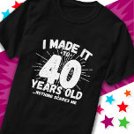 40 Jahre alt Sarcastic Meme Funny 40. Geburtstag T-Shirt<br><div class="desc">Dieses witzige 40. Geburtstagsdesign macht einen sarkastischen Spaß-Witz oder ein Novum-Gag für ein 40-jähriges Geburtstagsthema oder überraschend 40. Geburtstagsgeschenk! Das "I made it to 40 Years Old.. Nothing Scares Me" lustige 40. Geburtstagsmeme,  die viel Lachen von Familie,  Freunden,  Party und dem Geburtstagskind oder dem Typ bekommen wird!</div>