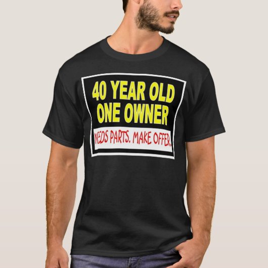 40 Jährige, die ein Inhaber Teile benötigt, machen T-Shirt (Vorderseite)