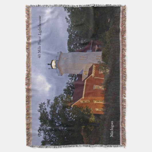 40 Mile Point Leuchtturm bei dusk gewebter Decke (Vorderseite Vertikal)