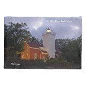 40 Mile Point Lighthouse im Kissenkoffer Kissenbezug (Rückseite)