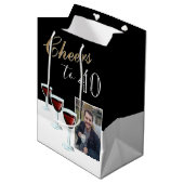 40 Rotwein Foto 40. Geburtstag Mittlere Geschenktüte (Vorderseite Schrägansicht)