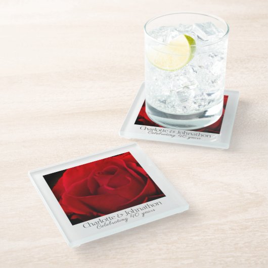 40. Ruby Hochzeit-Rote Rose Glasuntersetzer (Schrägansicht)