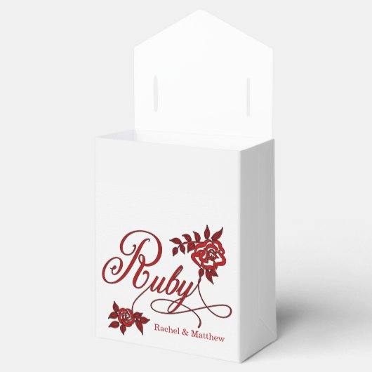 40. Ruby-Jubiläum mit Datum und Initialen Geschenkschachtel (Geöffnet)