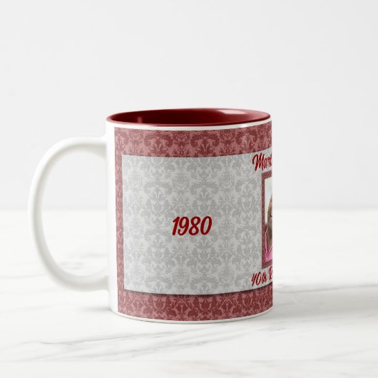 40. Ruby Jubiläum Rot und Silberner Damast Foto Zweifarbige Tasse (Links)