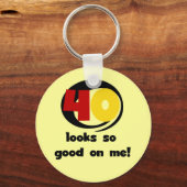 40 sieht mir so gut aus wie Shirts und Geschenke Schlüsselanhänger (Vorderseite)